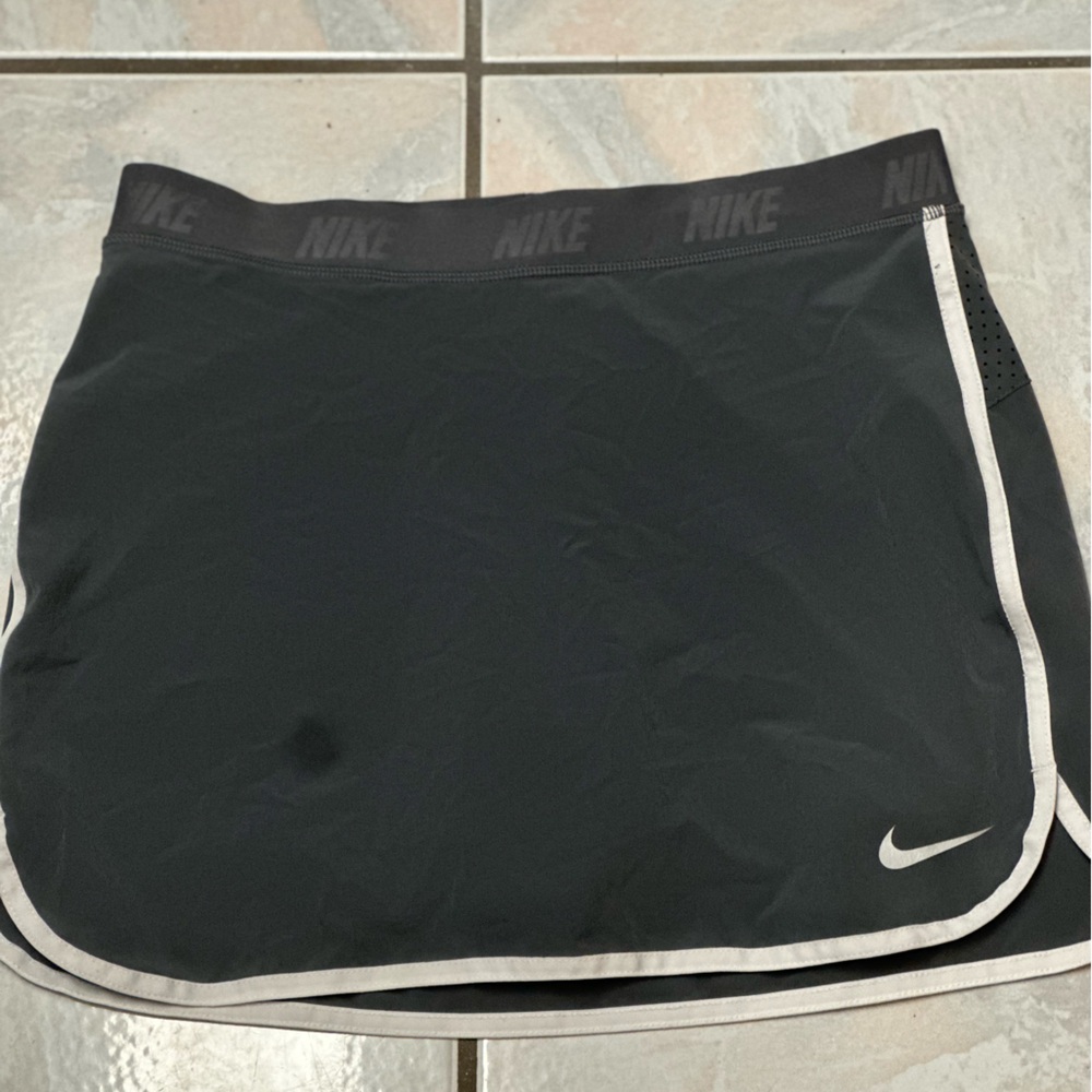 Women’s Nike Pure Dri- Fit Tennis Skort